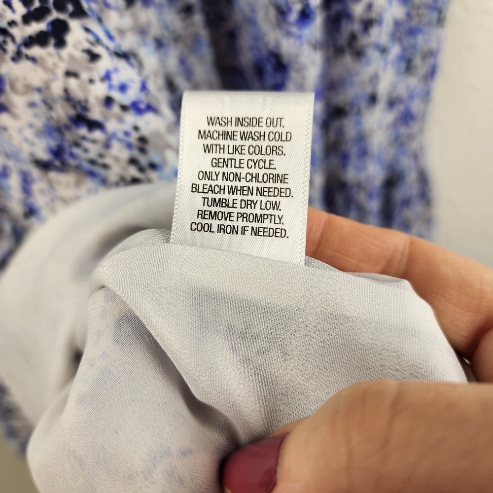 Vera Wang Smocked Tiered Sleeveless Blue & White Cottagecore Sundress Size Small - Picture 9 of 9